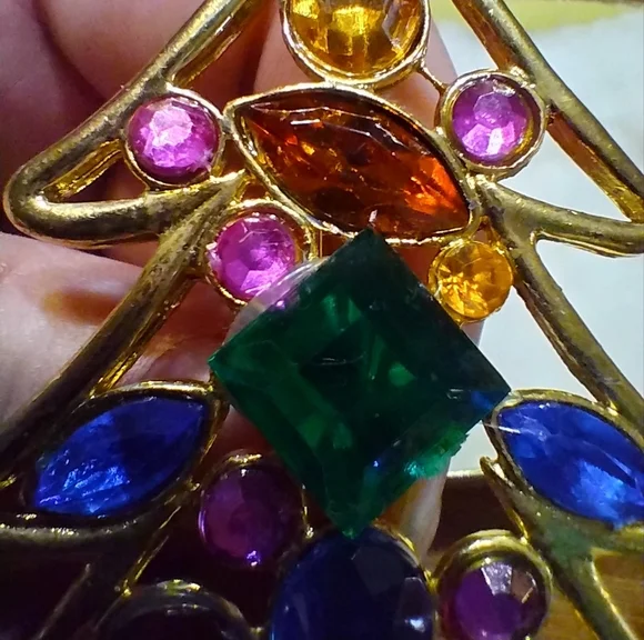 Vintage Gold Coloured Christmas Tree Brooch With Brightly Coloured Stones - Picture 7 of 8